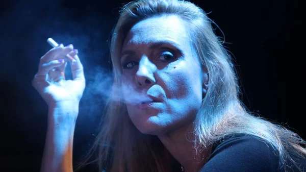 "Αγαπητέ μαλ@κα": Έξτρα παραστάσεις για το προκλητικό μυθιστόρημα της Βιρζινί Ντεπάντ