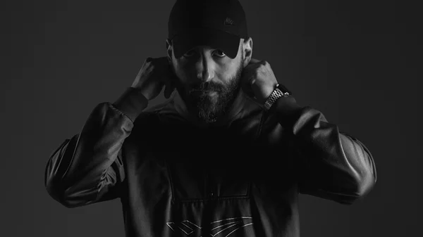 "Arte Povera": Ταιριάζουν οι ραπ ρυθμοί με τις συμφωνικές ορχήστρες;