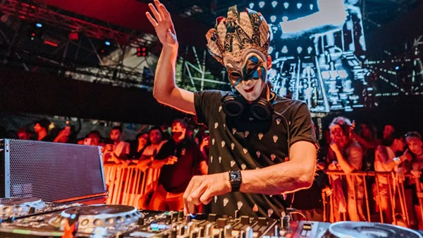 Ο Boris Brejcha σε ένα "high-tech minimal" υπερθέαμα