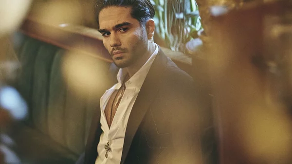 Ο Χρήστος Μάστορας ζει στον κόσμο του