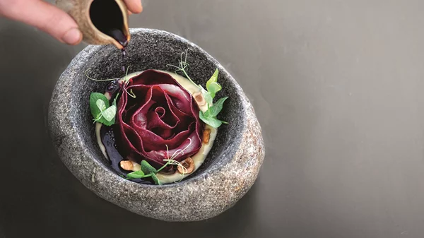 Χρυσοί Σκούφοι 2024: Τα πιο αξέχαστα πιάτα του γαστρονομικού σαφάρι και όλες οι υποψηφιότητες για βραβείο