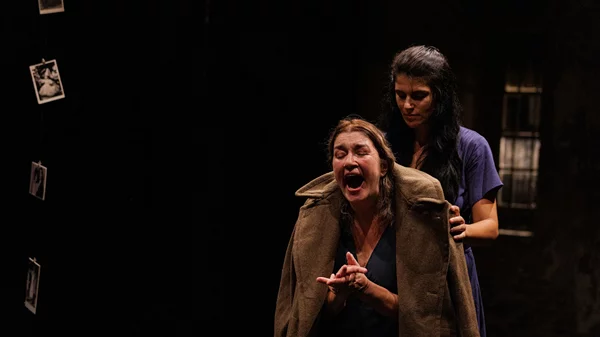 "Ο πόλεμος δεν έχει πρόσωπο γυναίκας" της Σβετλάνα Αλεξίεβιτς κάνει πρεμιέρα στο θέατρο Φούρνος