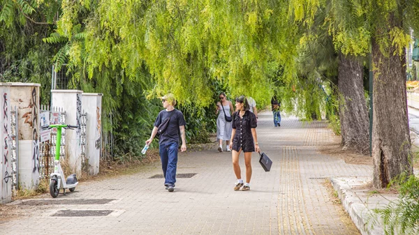 Αν αποσυνθέσεις την Αθήνα τον Αύγουστο…