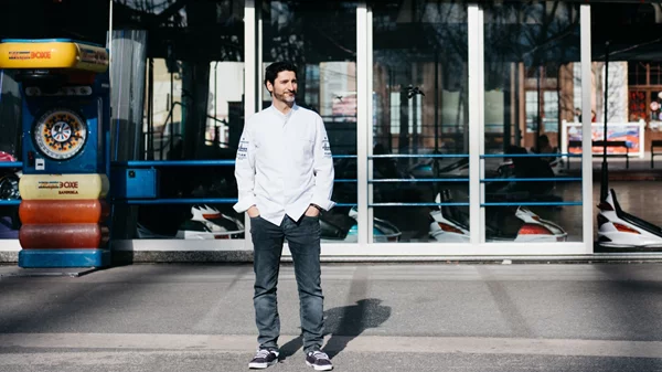 Paul Ivić: Ο ακτιβιστής σεφ μάς μιλά για τη φιλοσοφία της "από τη ρίζα έως το φύλλο" γαστρονομίας του