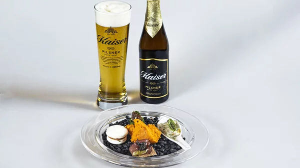 Οι Χρυσοί Σκούφοι απόλαυσαν Kaiser Pilsner