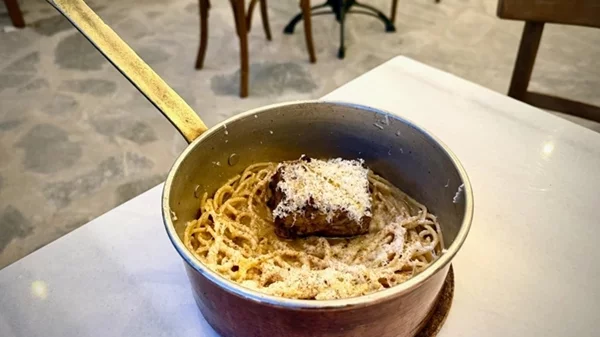 Ρέμα Φλόγα: ο Γιάννης Λουκάκης ανάβει φωτιές στην Πάρο!