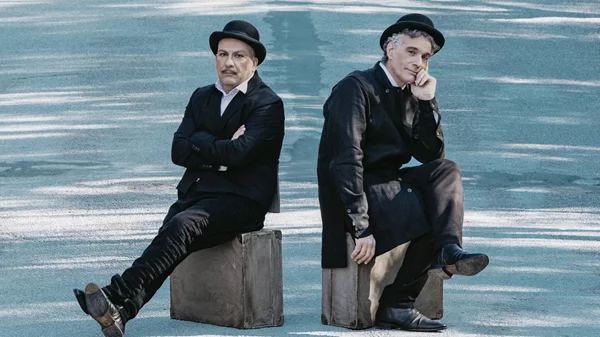 "Ο Ρόζενκραντζ και ο Γκίλντενστερν είναι νεκροί": το αριστούργημα του Τομ Στόπαρντ παρουσιάζεται σε σκηνοθεσία του Στάθη Λιβαθινού