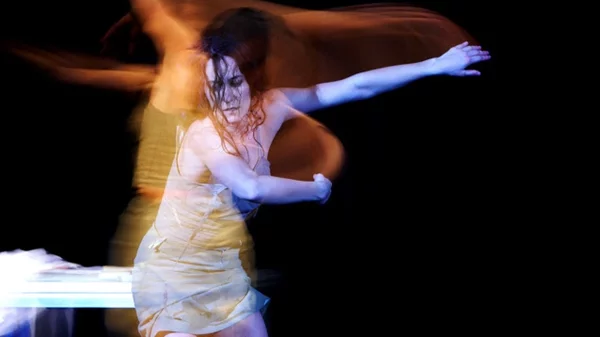 Η παράσταση σύγχρονου τσίρκου και χορού "Μυστήριο 109 Το Σωματίδιο Higgs" έρχεται στην Ελευσίνα