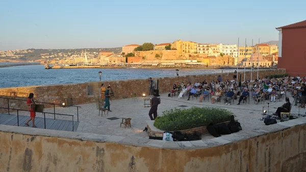 Ο Δήμαρχος Χανίων για πώς το φεστιβάλ "Ανοιχτά Πανιά" λειτουργεί ως αντίβαρο στη βίαιη τουριστική ανάπτυξη των Χανίων