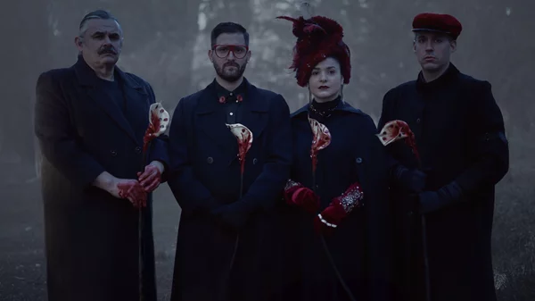 Το "Αίμα των κρίνων" στο θέατρο 104 μιλά για τη φρίκη του πολέμου