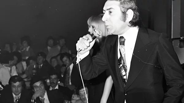 "Θυμάμαι έναν πατέρα…": Ένα μεγάλο αφιέρωμα στον αξέχαστο Στράτο Διονυσίου