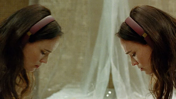 Οσκαρική ατμόσφαιρα στη Βουλή με τη ζώνη "Μικροκύματα"