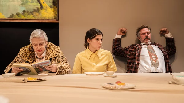 Ξεκινάνε οι παραστάσεις του "Θείου Βάνια" σε σκηνοθεσία του Δημήτρη Καραντζά