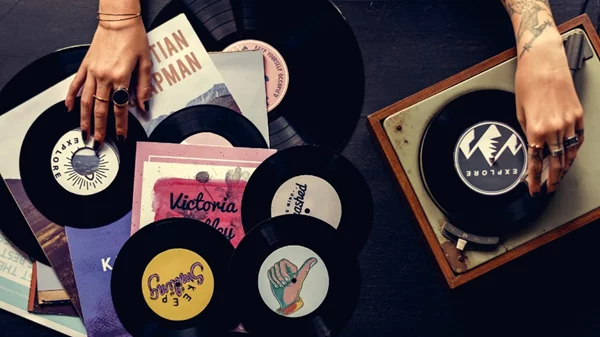 Το παζάρι δίσκων του "An" μας βάζει σε χριστουγεννιάτικο mood