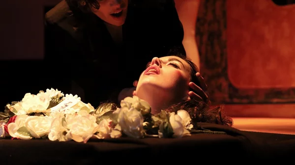 Ποιο είναι το "κορίτσι-λεοπάρδαλη", η ζωή του οποίου γίνεται παράσταση;