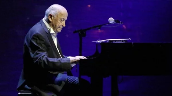 Πέθανε ο Μίμης Πλέσσας