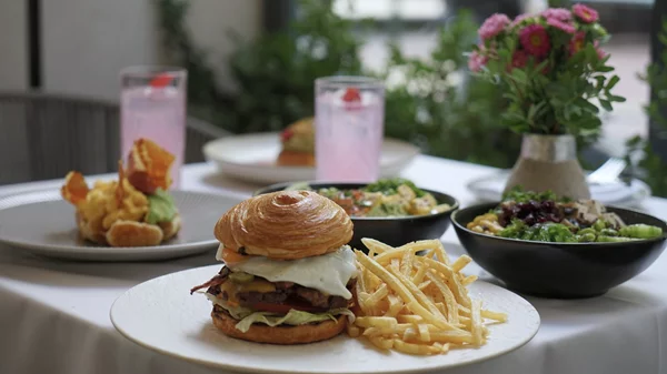 Brunch με επιλογές για καλό σκοπό στο "Gallerie Café"