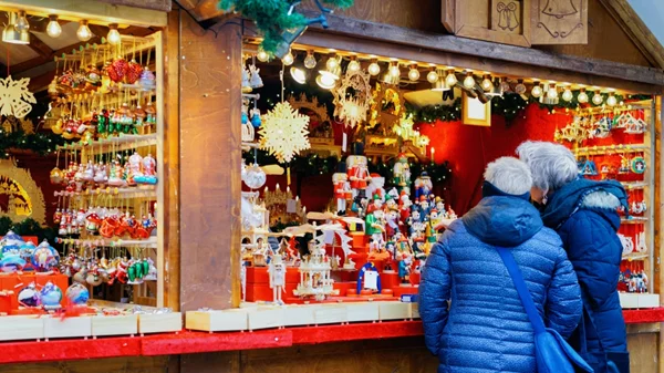 Φέτος τα Χριστούγεννα κάντε τις αγορές σας σε μερικά από τα πιο γιορτινά μπαζάρ της πόλης