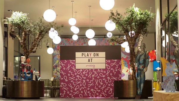 Moxy Art Affair Special Edition: Το Moxy Athens City φιλοξενεί έργα αγαπημένων καλλιτεχνών από την  έκθεση Greek Fine Art