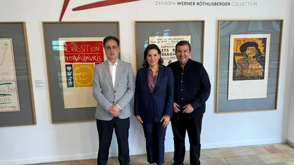 Η Όλγα Κεφαλογιάννη στην έκθεση "Pablo Picasso" στους Δελφούς