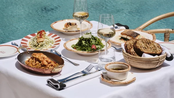 "GiO" στο ξενοδοχείο "The Margi" : Η ιταλική φινέτσα της Αθηναϊκής Ριβιέρας σε καλοκαιρινή διάθεση