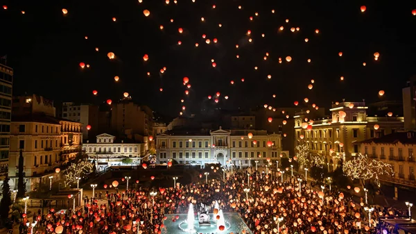 Η "Νύχτα των Ευχών" φωτίζει όλη την Αθήνα