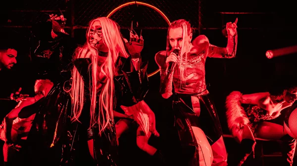 Τάμτα, τι κάνει μια pop ντίβα σε ένα από τα πιο underground techno clubs της Αθήνας;