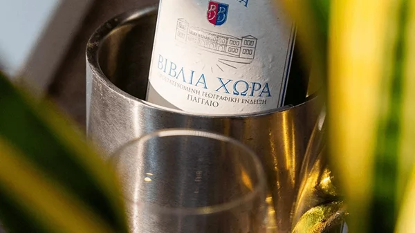 "Κτήμα Βιβλία Χώρα Λευκός": Έχει κάτι από τον "Νέο Κόσμο" & ξέρει να γοητεύει!