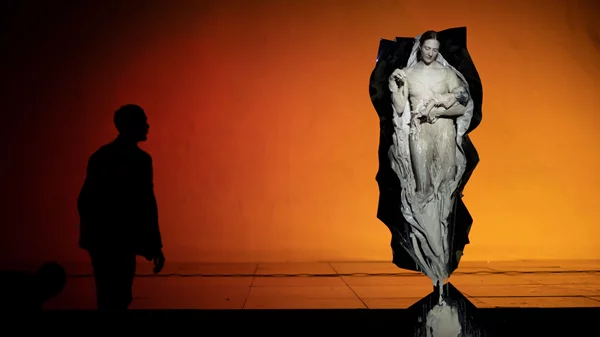 Είδαμε τον "Εγκάρσιο προσανατολισμό" στη Στέγη