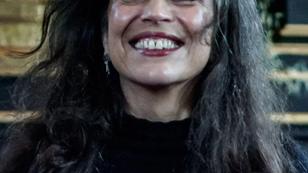 Η Σαβίνα Γιαννάτου παρουσιάζει δύο διαφορετικές παραστάσεις στο θέατρο Άλσος