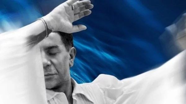 Ο Γιώργος Μαζωνάκης τραγουδάει Σαββόπουλο