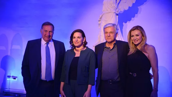 Η Όλγα Κεφαλογιάννη στην έκθεση "Μόδα και Ολυμπιακοί Αγώνες Αθήνα 2004 – Παρίσι 2024"