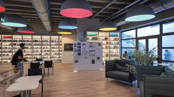 Μια τελευταία ξενάγηση στο αρχείο του Ινστιτούτου Γκαίτε