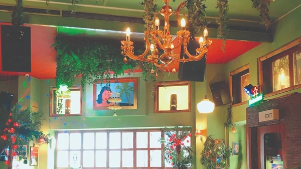 ''Tiki Bar Athens'': Στους τροπικούς της Ακρόπολης