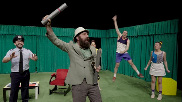 Προλαβαίνετε να δείτε τον "Μορμόλη" της Συντεχνίας του Γέλιου για λίγες παραστάσεις