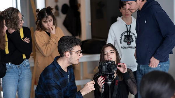 Τα δωρεάν εργαστήρια ντοκιμαντέρ για εφήβους του Exile Room συνεχίζονται και τον Μάιο