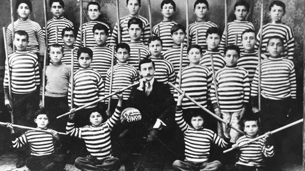 10 σύγχρονοι καλλιτέχνες μάς ταξιδεύουν στις μουσικές παραδόσεις της Μικράς Ασίας