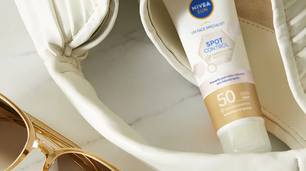 NEO ANTHΛIAKO ΠΡΟΣΩΠΟΥ  UV FACE LUMINOUS630 SPF50