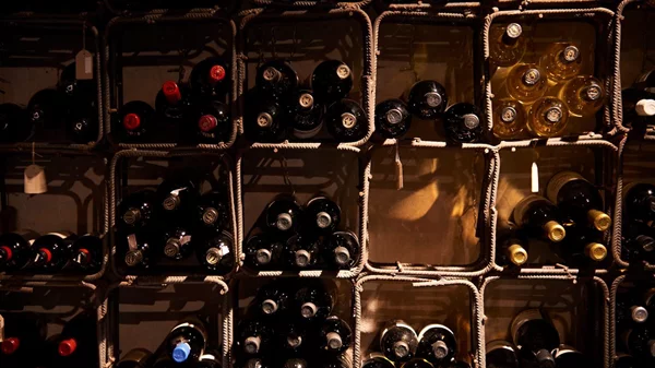 Πού θα πιούμε δέκα σπάνιες ποικιλίες κρασιού στην Αθήνα;