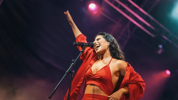 Μαρίνα Σπανού: Νεανικός χαμός, αλλά λίγα πράγματα, στη sold out Τεχνόπολη