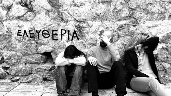 "Τank / Όλη νύχτα εδώ": Tα γεγονότα του Πολυτεχνείου μέσα από μια θεατρική παράσταση