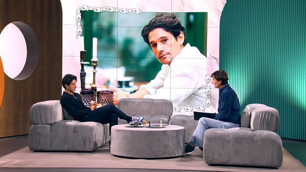 Πάνος Βλάχος: O πρωταγωνιστής της νέας σειράς της COSMOTE TV "17 Κλωστές" στην εκπομπή "Watch Next"