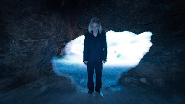 "Νέκυια": Ο Γιάννης Αγγελάκας και το όνειρο μιας υποβλητικής Οδύσσειας