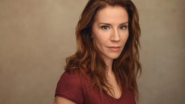 Βασιλική Βλάχου: Ποια είναι η πρωταγωνίστρια και σεναριογράφος του ερωτικού θρίλερ "Το Κάλεσμα του Σπουργιτιού";