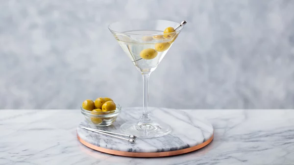 Είναι το Dry Martini το ιδανικό κοκτέιλ για φαγητό;