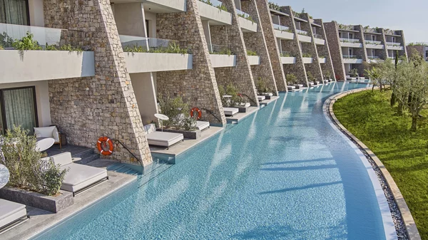 Τα ελληνικά ξενοδοχεία που ξεχωρίζουν στα Conde Nast Traveler Readers’ Choice Awards 2024