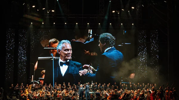 Andrea Bocelli: Λάμψη, οπερατική κλάση, αλλά και στιγμές απογοήτευσης
