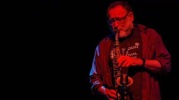 O Gilad Atzmon επιστρέφει στη σκηνή του Jazzet