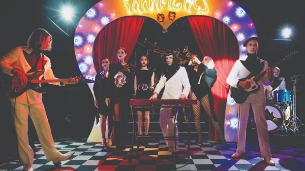 Από τον Σηκουάνα μέχρι την Τεχνόπολη, οι La Femme δεν έπαψαν να μας χορεύουν