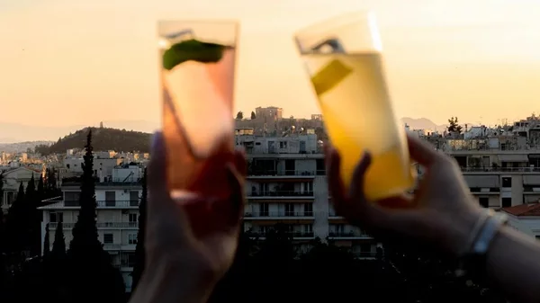 1818: Ένα (περίπου καναδικό) μπαρ κρύβεται σε μια ταράτσα του κέντρου